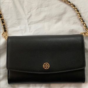 Black cross body “Robinson” /clutch Tory Burch!